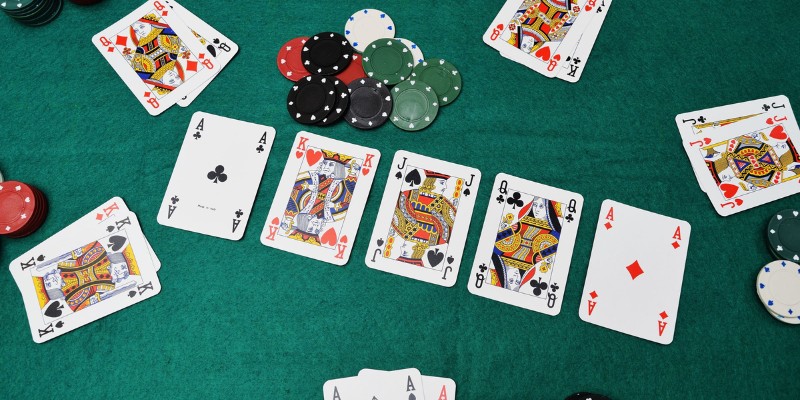 Đôi nét về bài Poker